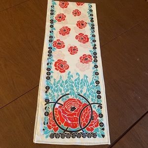Carol Horn scarf. Very nice preowned condition.  Measurements in pic 58 x 10